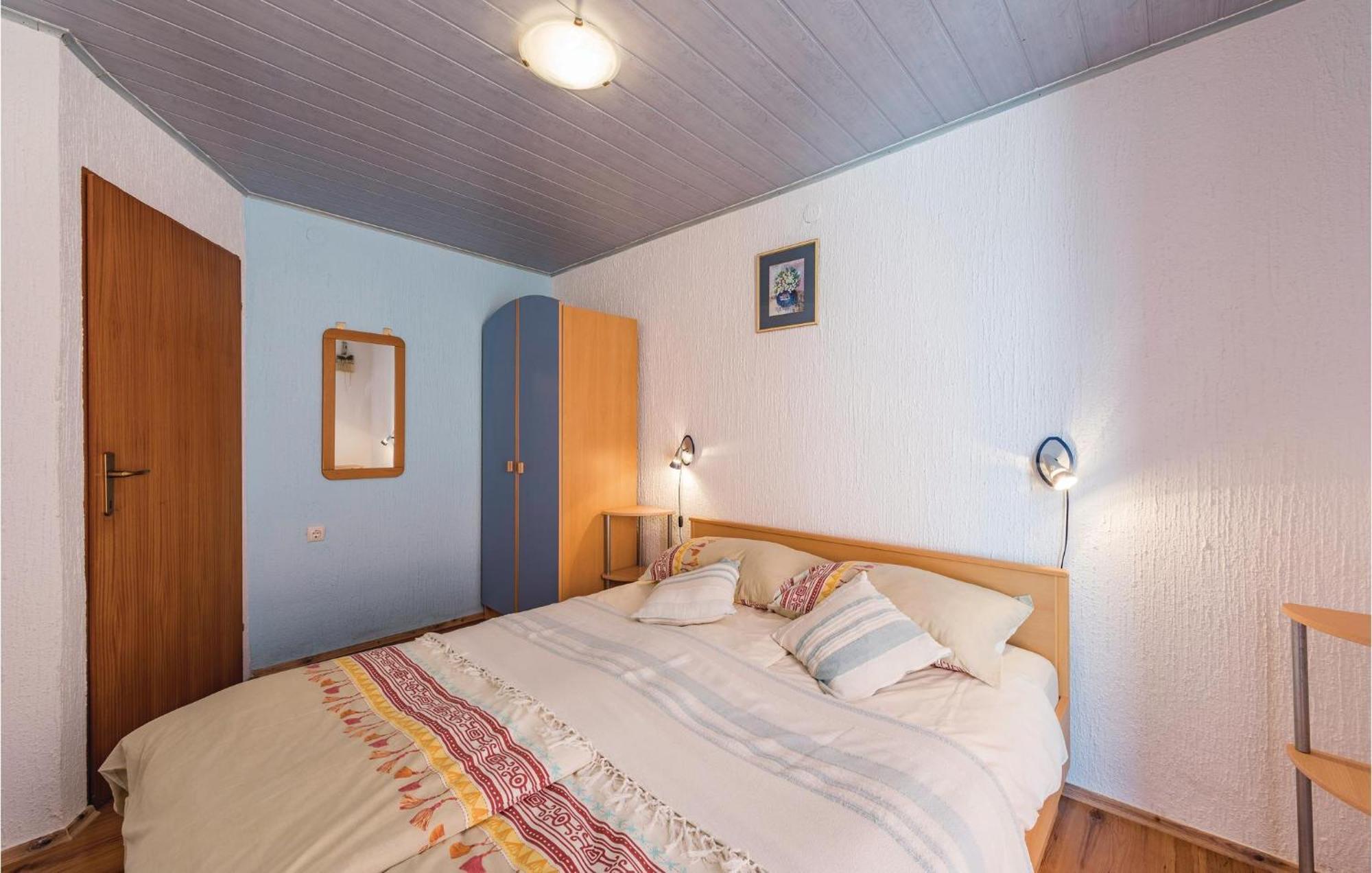 Awesome Home In Porec With House Sea View Exteriör bild