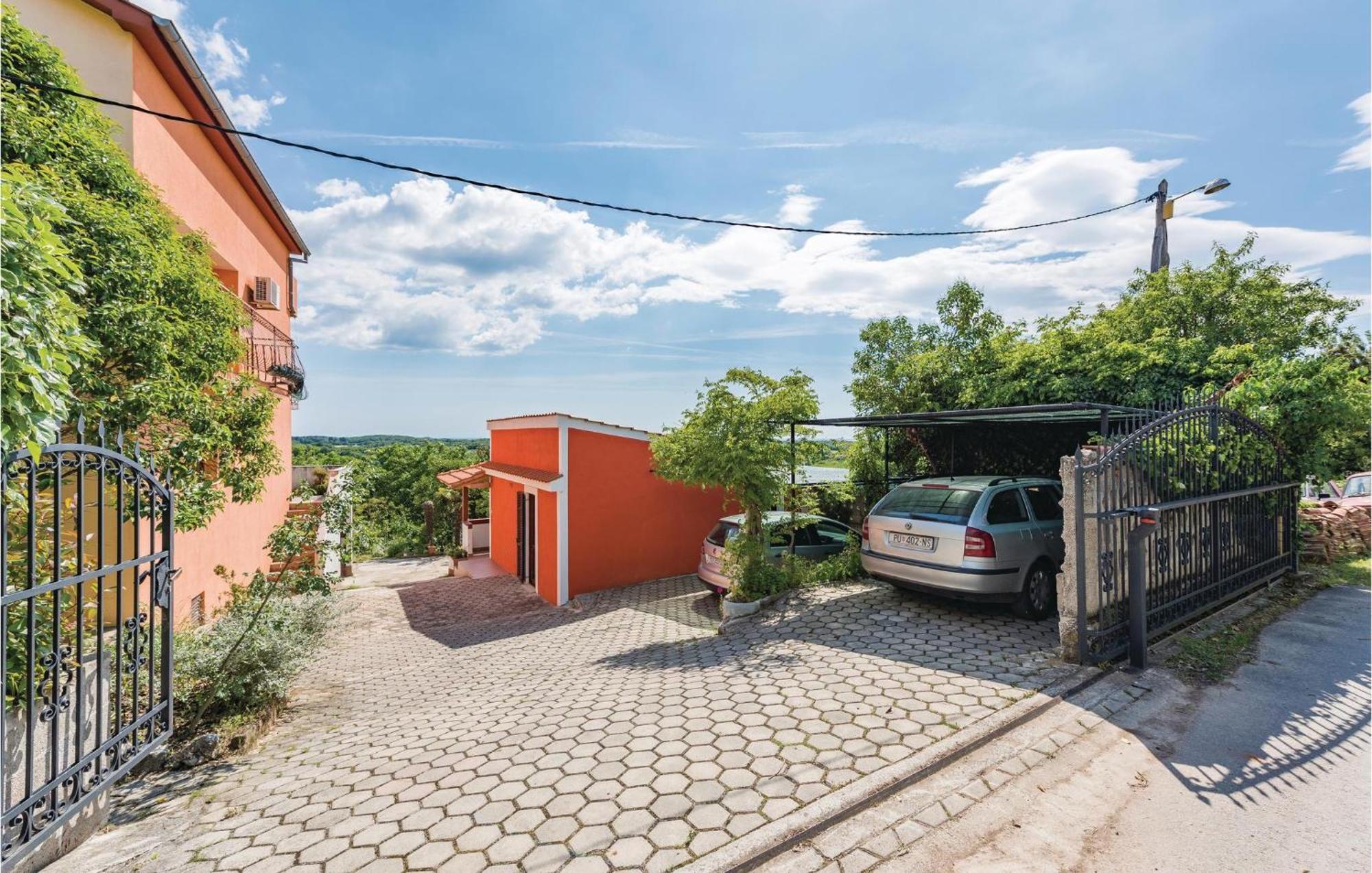 Awesome Home In Porec With House Sea View Exteriör bild