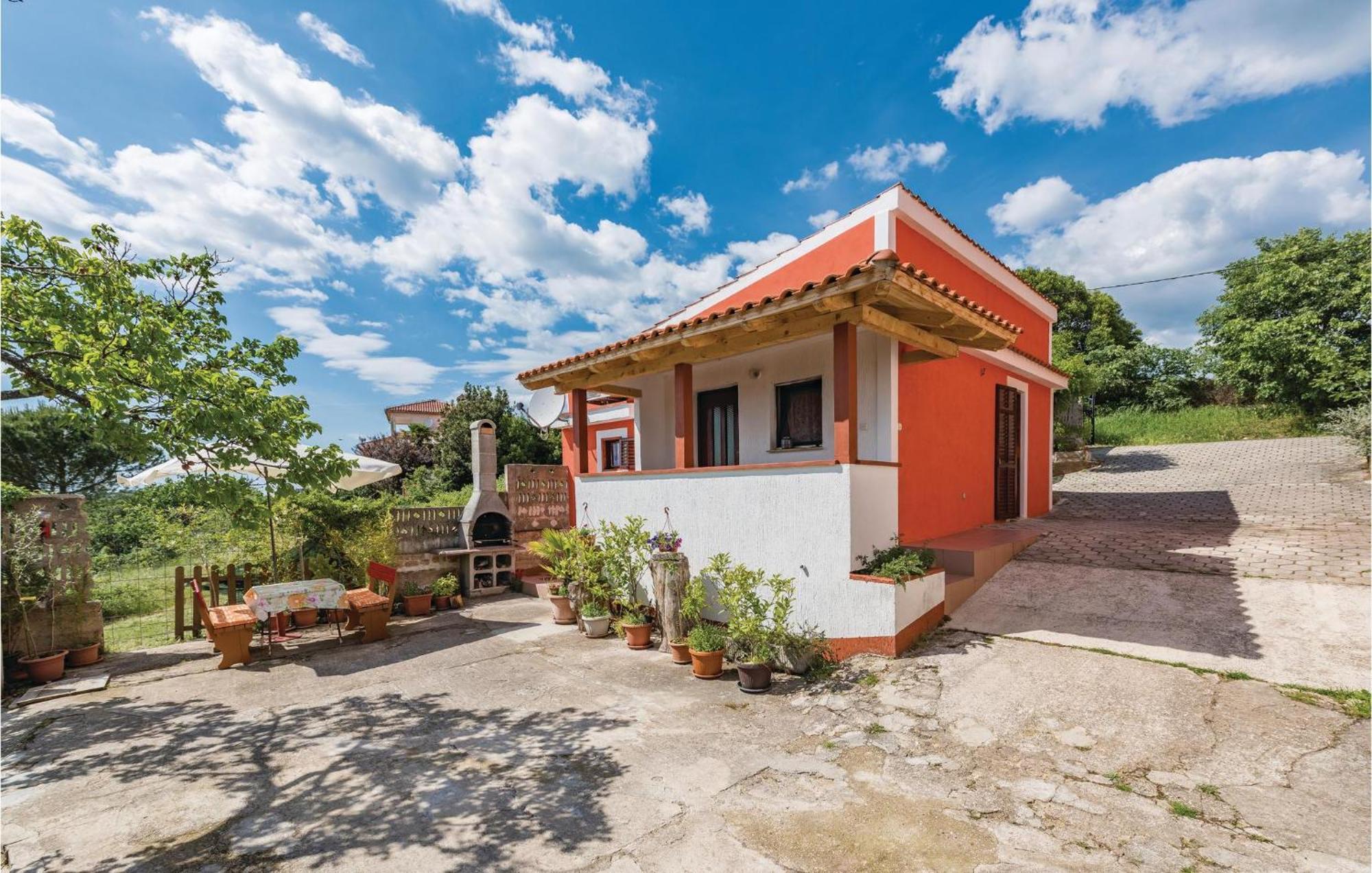 Awesome Home In Porec With House Sea View Exteriör bild