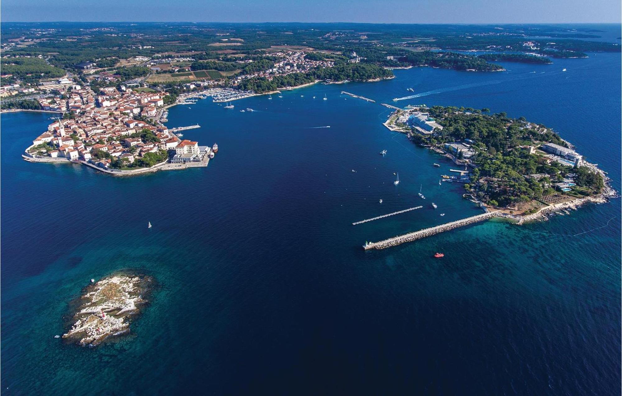 Awesome Home In Porec With House Sea View Exteriör bild