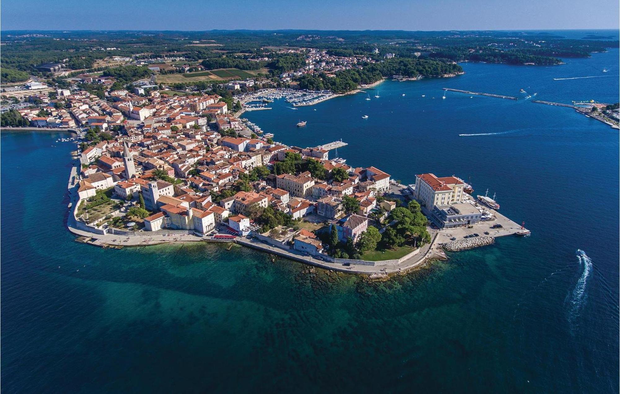 Awesome Home In Porec With House Sea View Exteriör bild