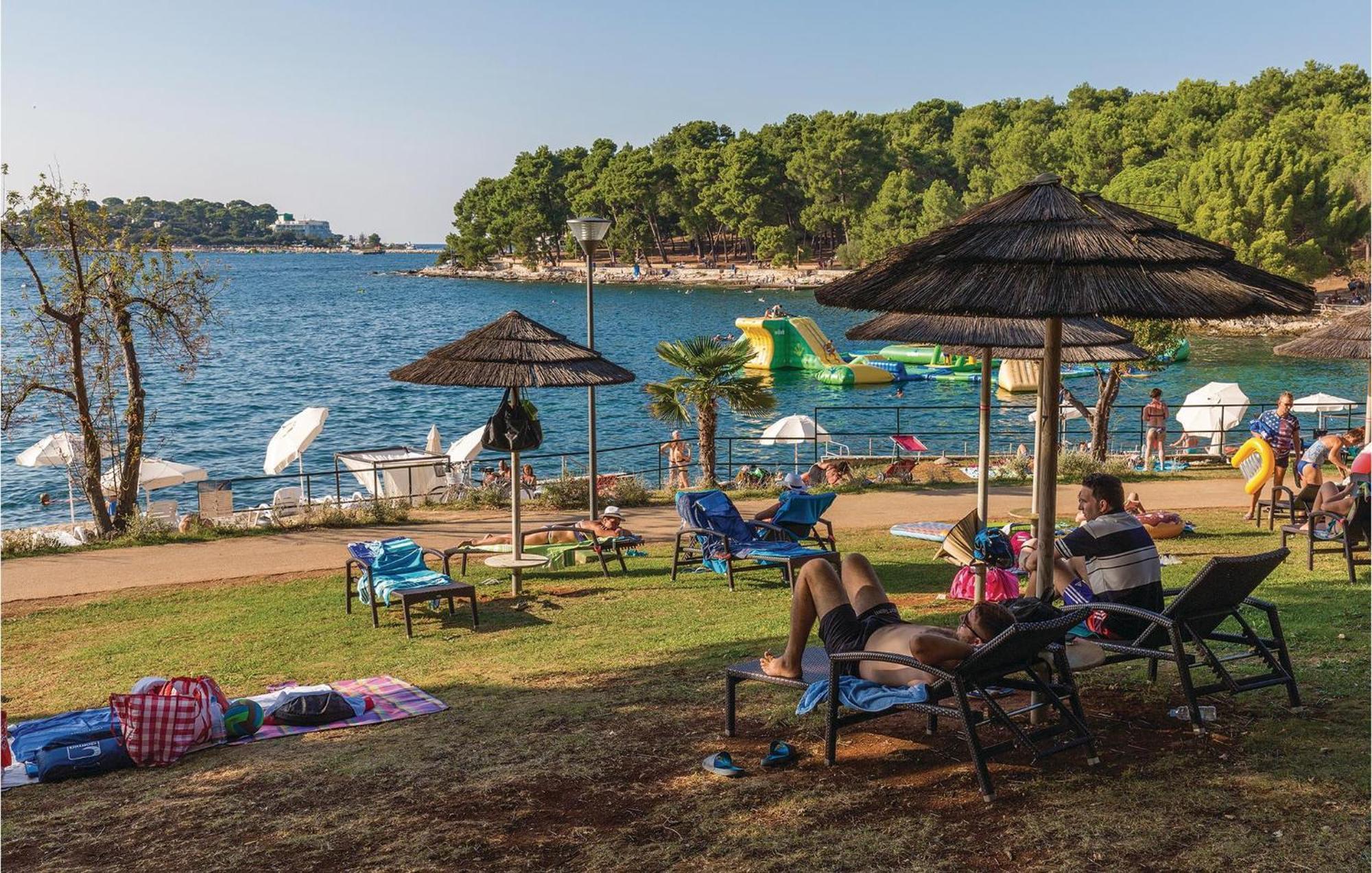 Awesome Home In Porec With House Sea View Exteriör bild